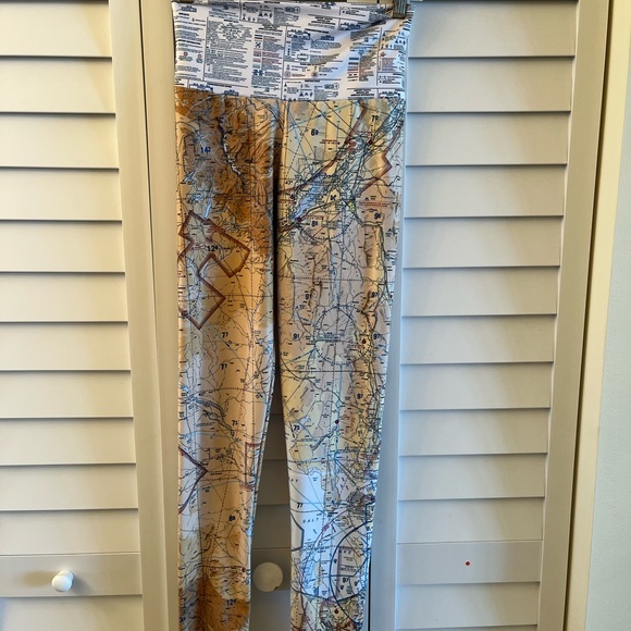 Airspace Leggings - Idaho - Base Turn - Yoga Exercise - Size S. - Picture 2 of 9